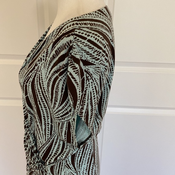 Tommy Bahama Brown and Blue Sheath Dress with V-Neck. Ruched at side. Size L. - Picture 10 of 14